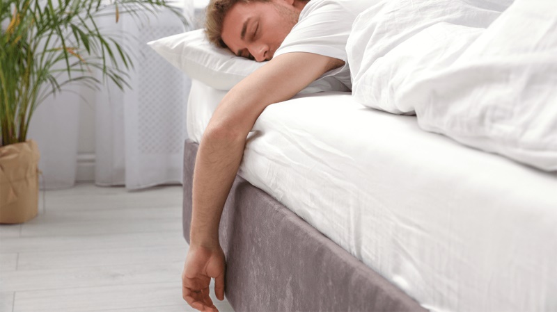 Les 7 Meilleurs Matelas pour Dormir sur le Ventre  sans Problème de Santé (Hiver 2023)